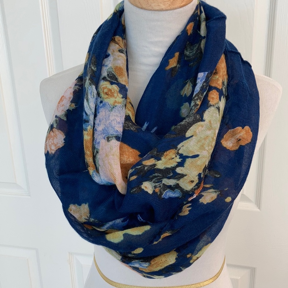 Circle scarf, one size, EUC